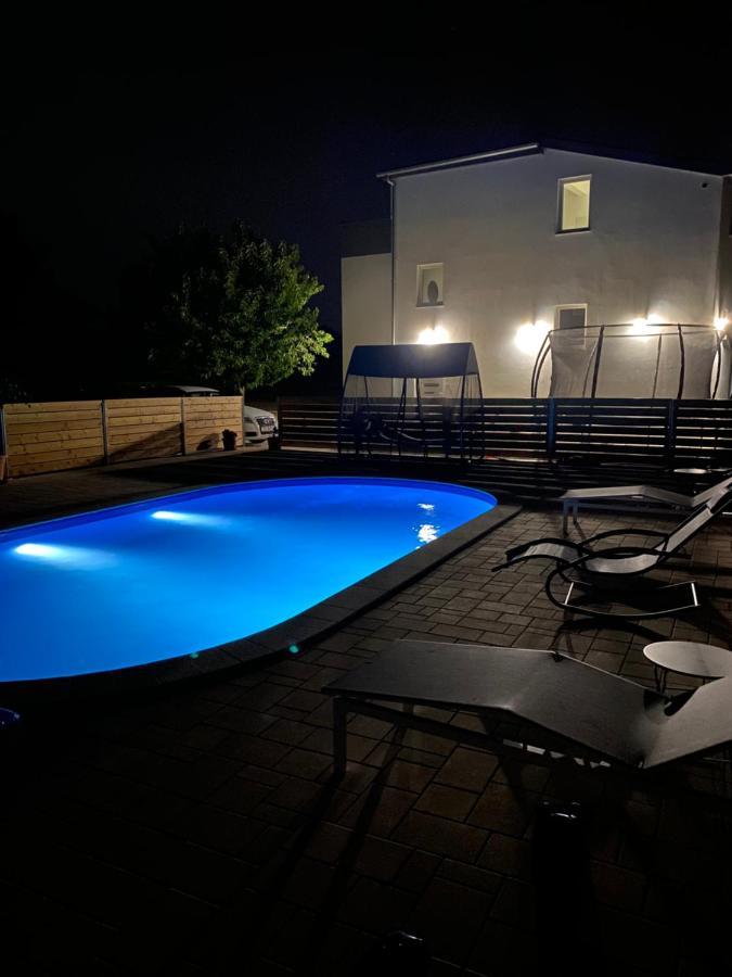 Holiday Home “Marko” With Heated Pool! Nin Dış mekan fotoğraf