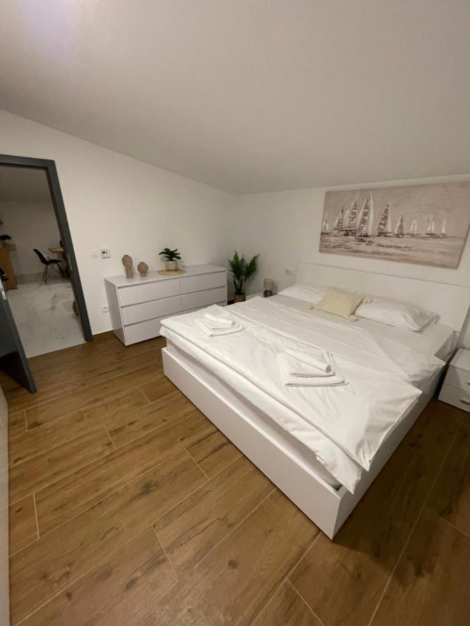 Holiday Home “Marko” With Heated Pool! Nin Dış mekan fotoğraf